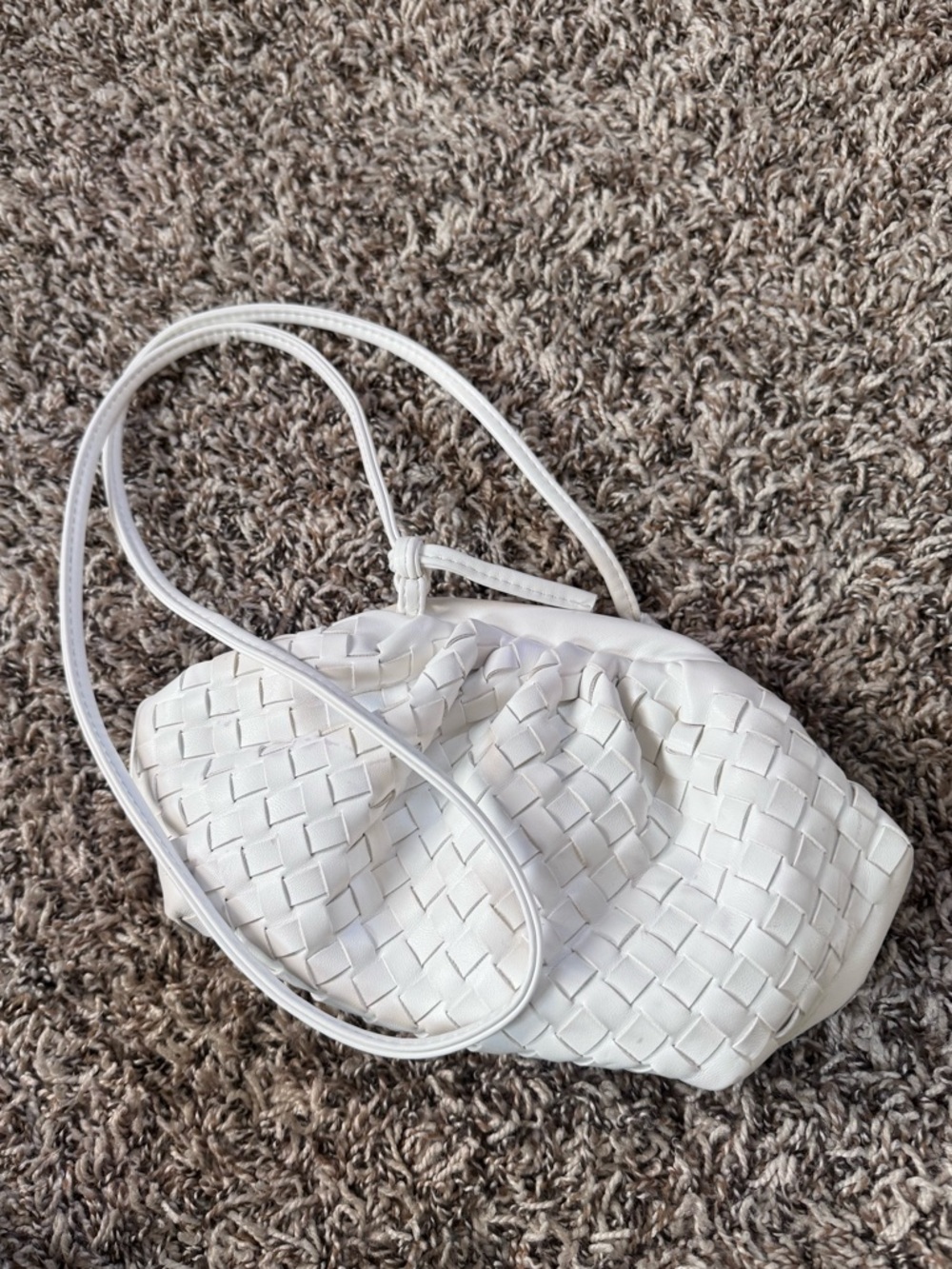 WHITE WOVEN BAG